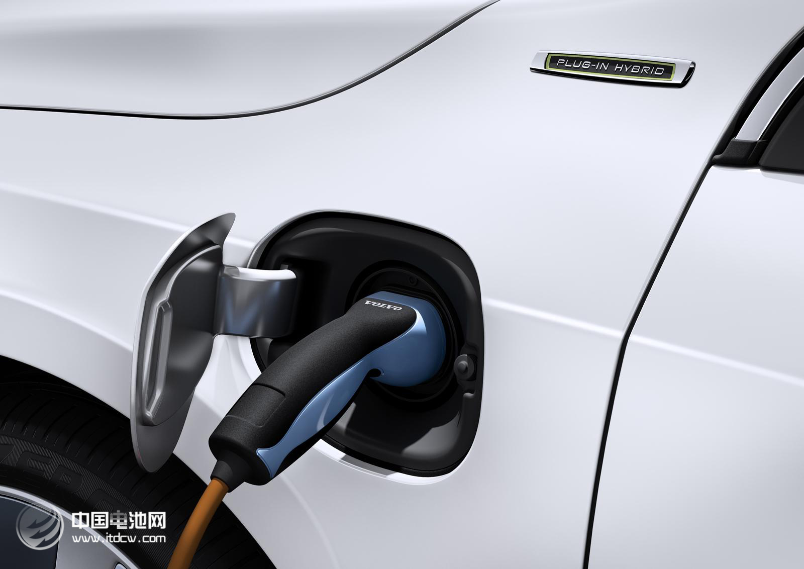 中国新能源车保有量达100.4万辆 公共充电桩数量超16.1万个 