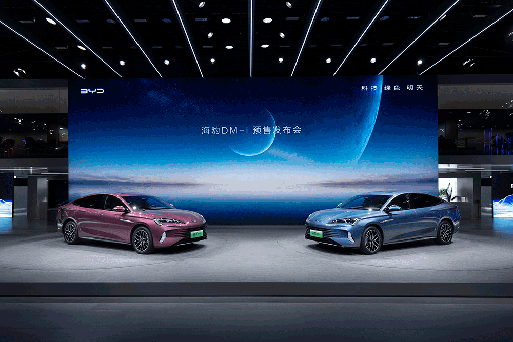 8月25日，比亚迪海洋网“新一代主流中型轿车”——海豹dm-i在成都车展正式开启预售，共6款车型，预售价格为17.68万-24.68万元。