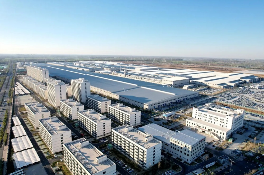 比亚迪山东济南基地迎新动态！计划今年下线新能源乘用车超50万辆